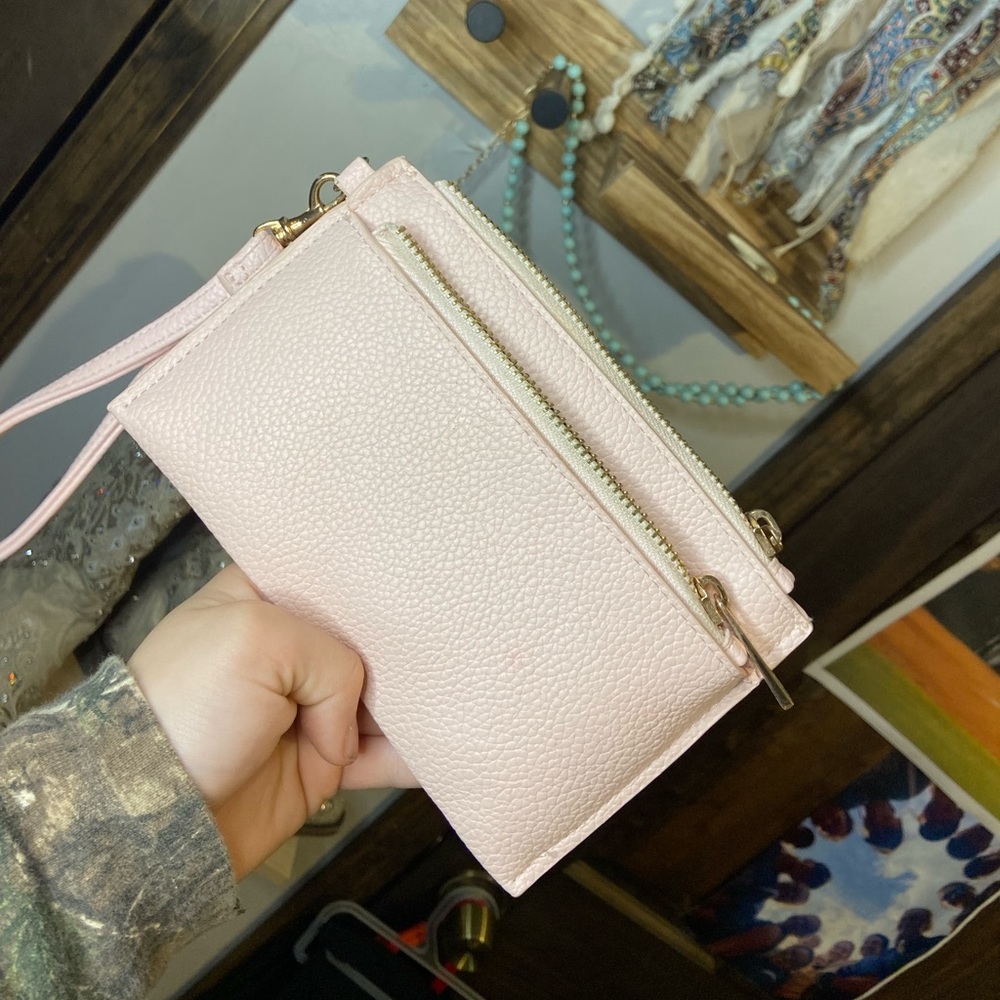 Wristlet purse